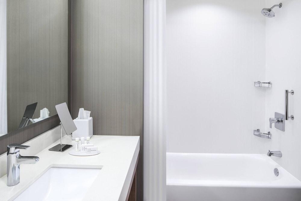 Courtyard by Marriott Wayne Fairfield photo 15
