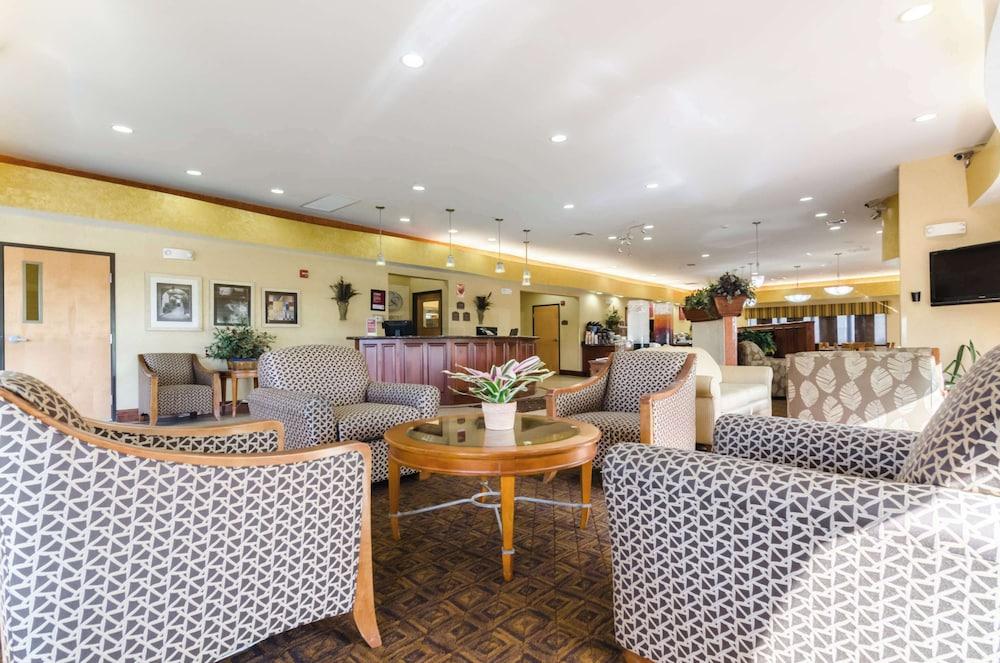 Comfort Suites Salina South photo 9