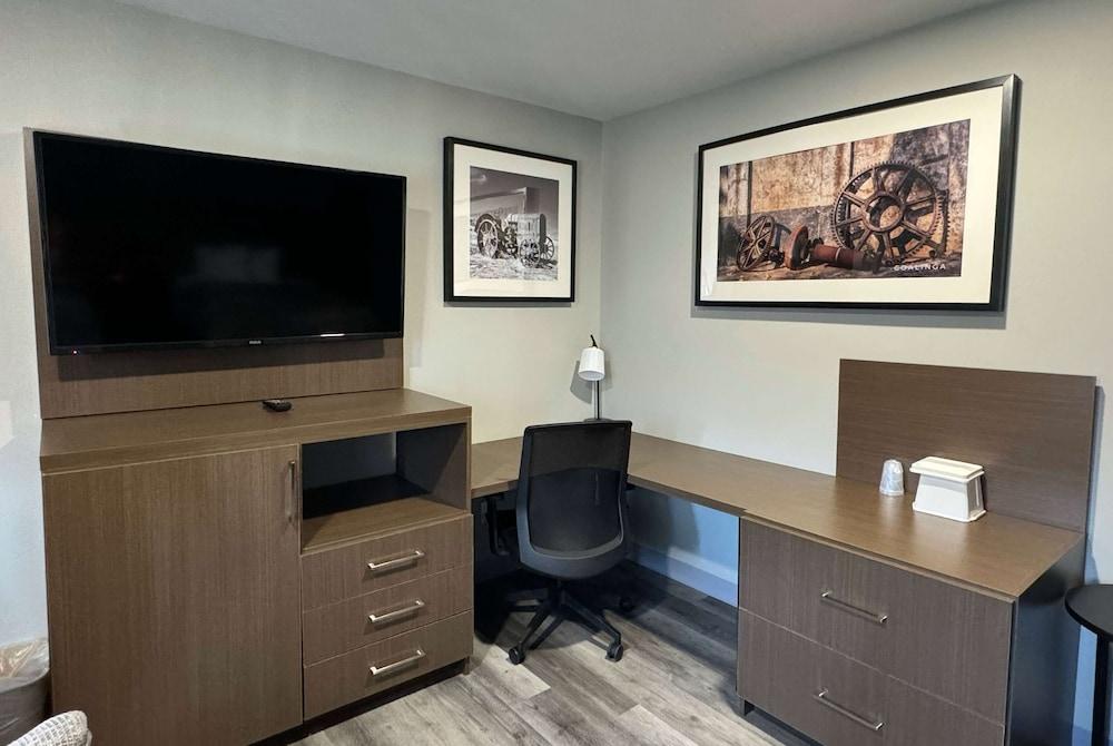 Baymont by Wyndham Coalinga photo 7