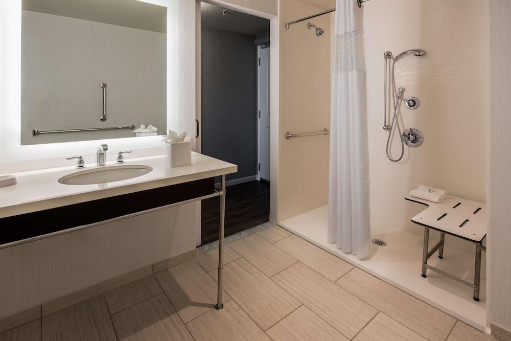 Hampton Inn & Suites Washington DC-Navy Yard photo 28