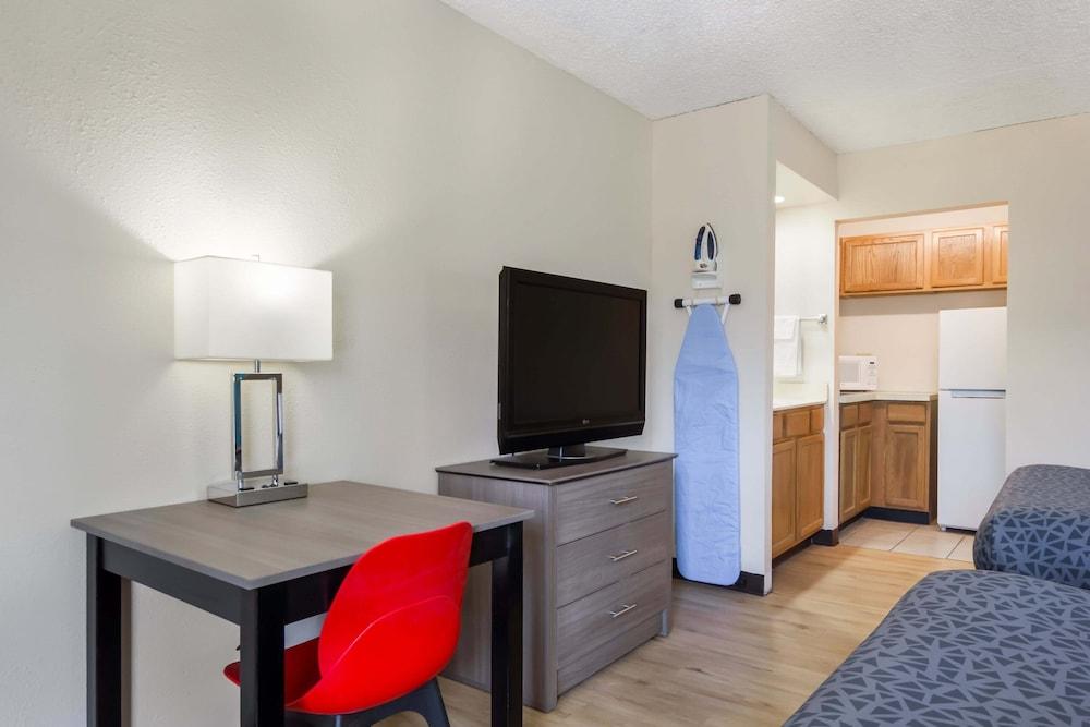 1 Life Studio and Suites photo 21
