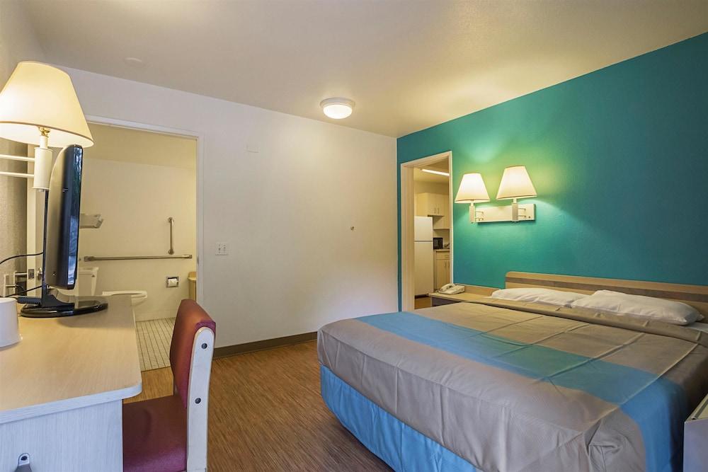 Motel 6 Rochester, MN photo 20