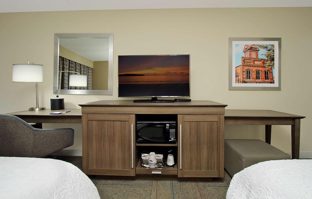 Hampton Inn Madison photo 7