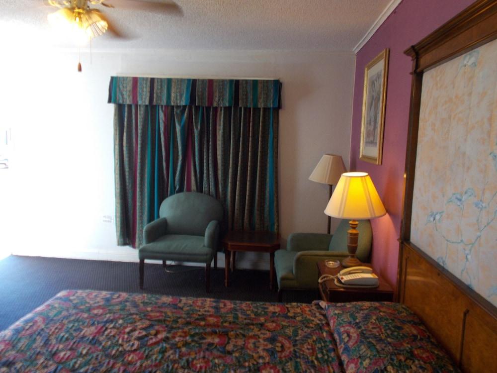 Hillside Motel photo 33