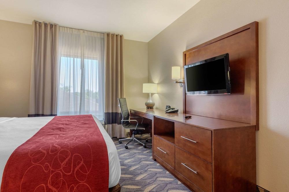 Comfort Suites Rolla photo 9