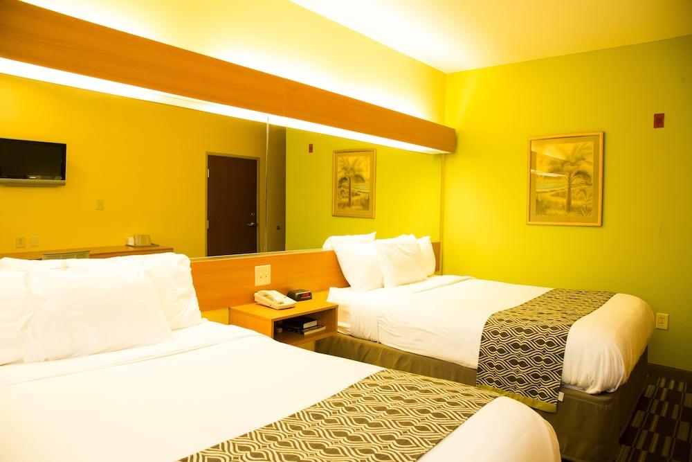 Microtel Inn & Suites by Wyndham Panama City photo 8