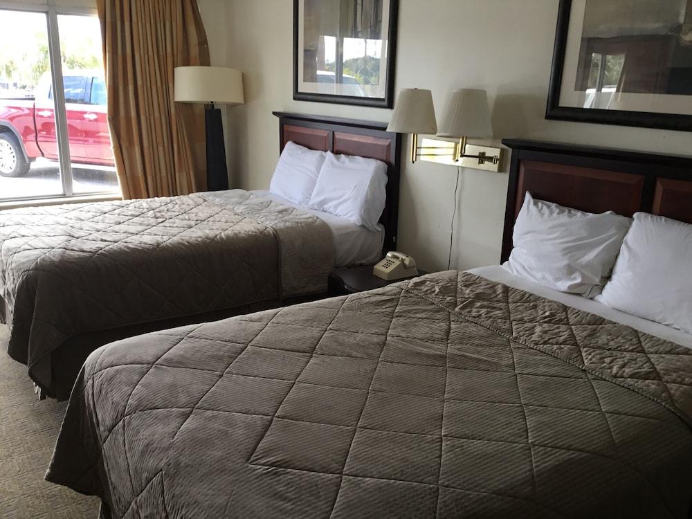 American Inn and Suites photo 16