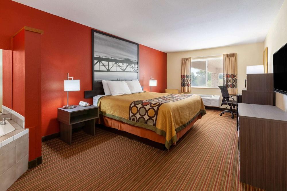 Super 8 by Wyndham Big Rapids photo 7