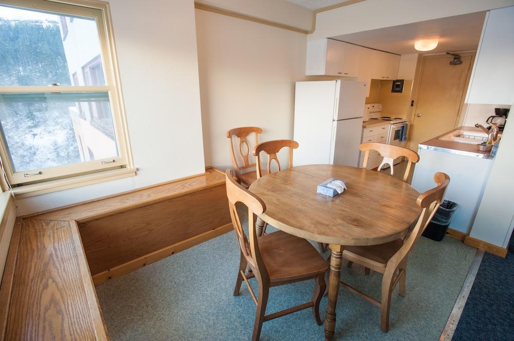 Glacier View Condo Suites photo 16