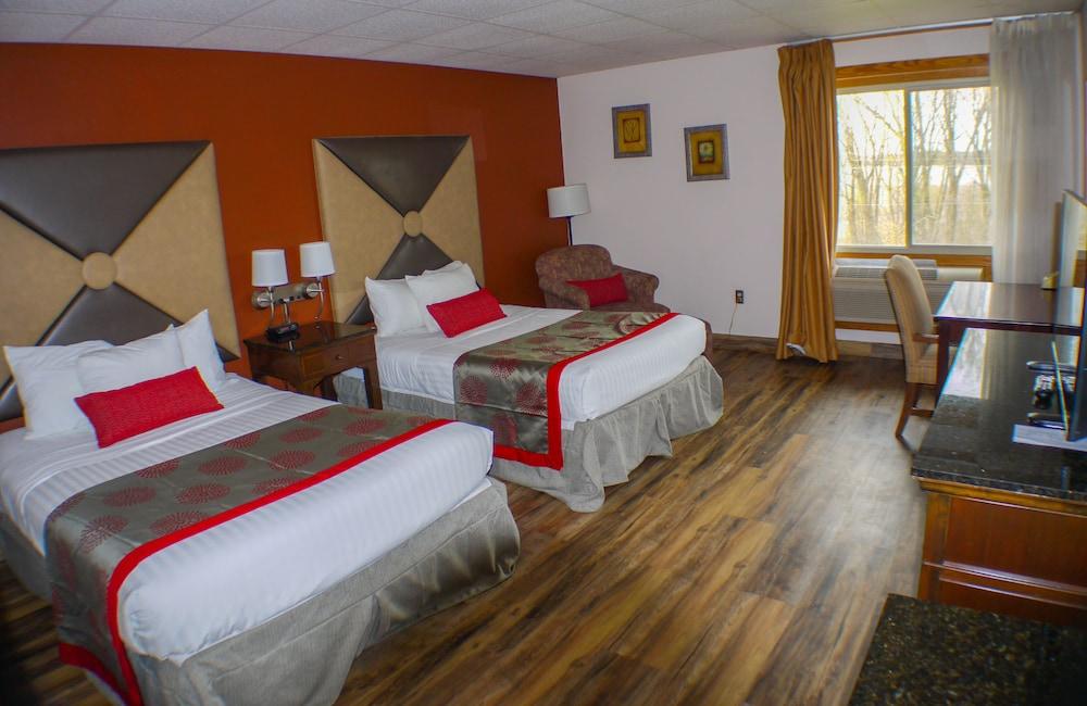 Ramada by Wyndham Albert Lea photo 8