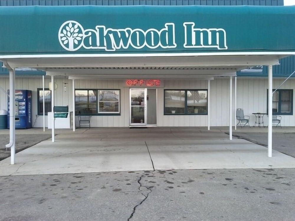 Oakwood Inn and RV Park photo 1
