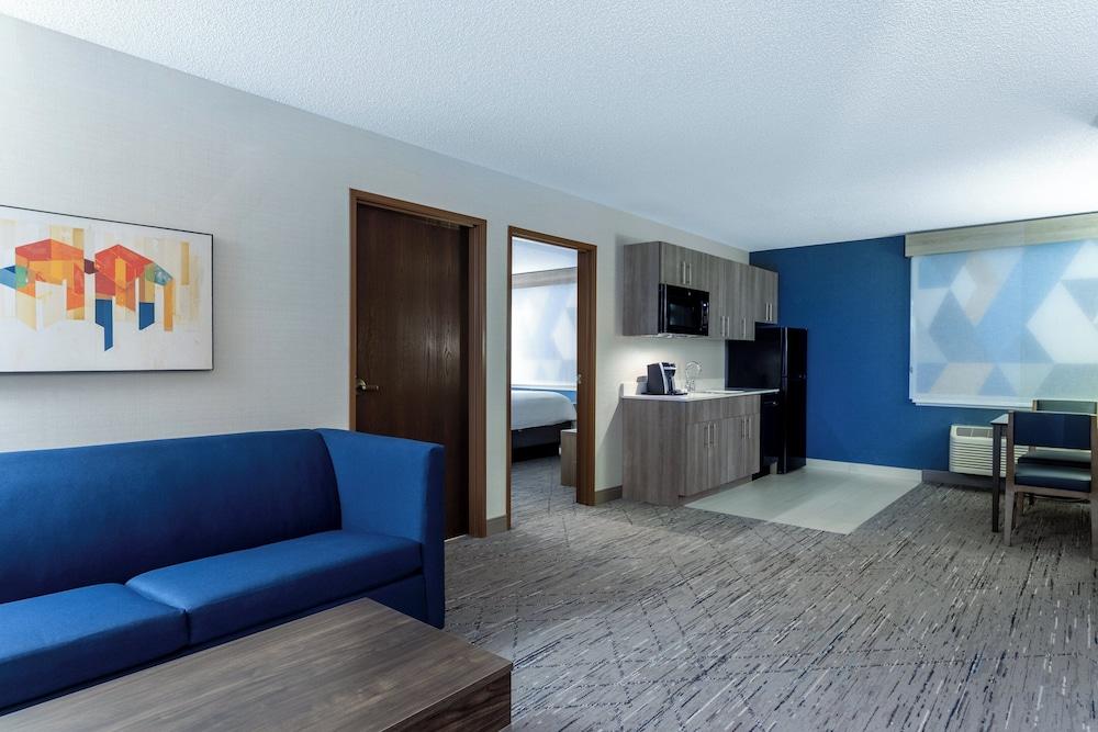 Holiday Inn Express & Suites Vadnais Heights by IHG photo 14