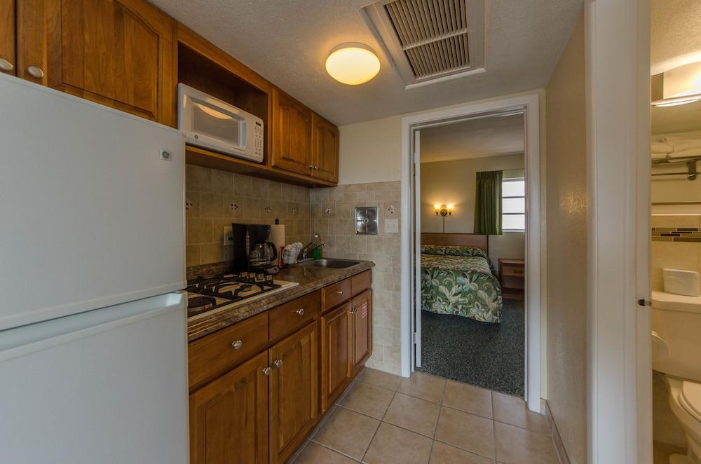 Attache Motel photo 53