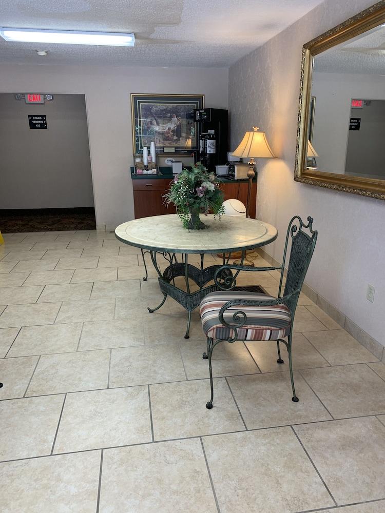 Brookshire Inn photo 33