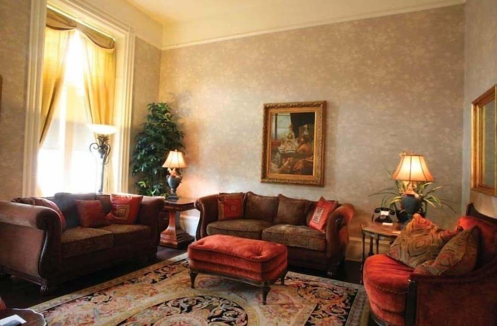 The Martha Washington Inn And Spa photo 10
