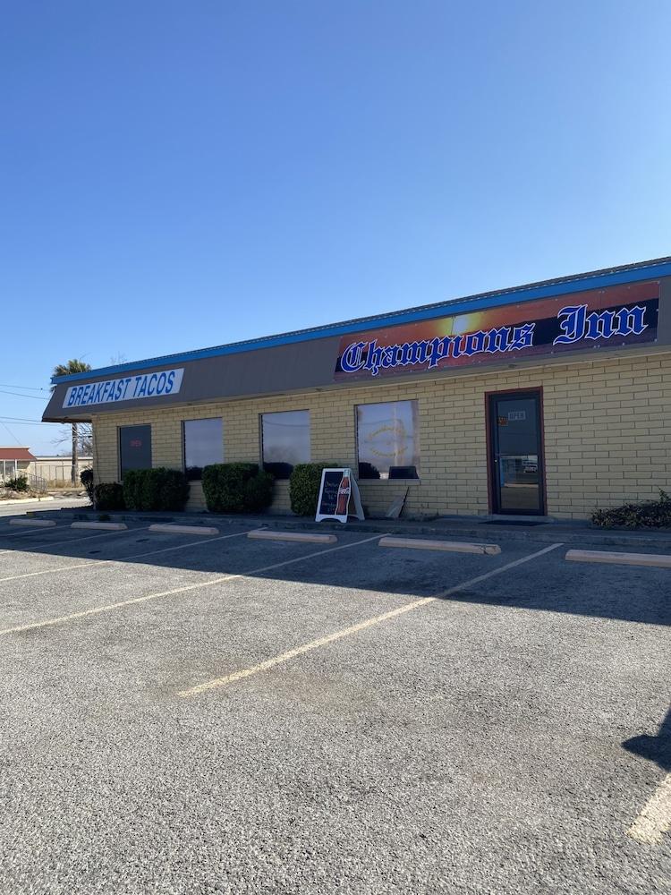Champions Inn photo 4