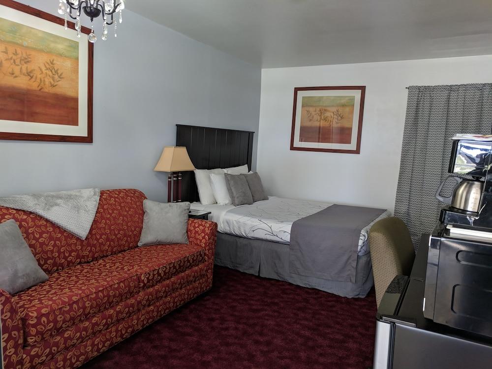 Skyview Motel photo 27