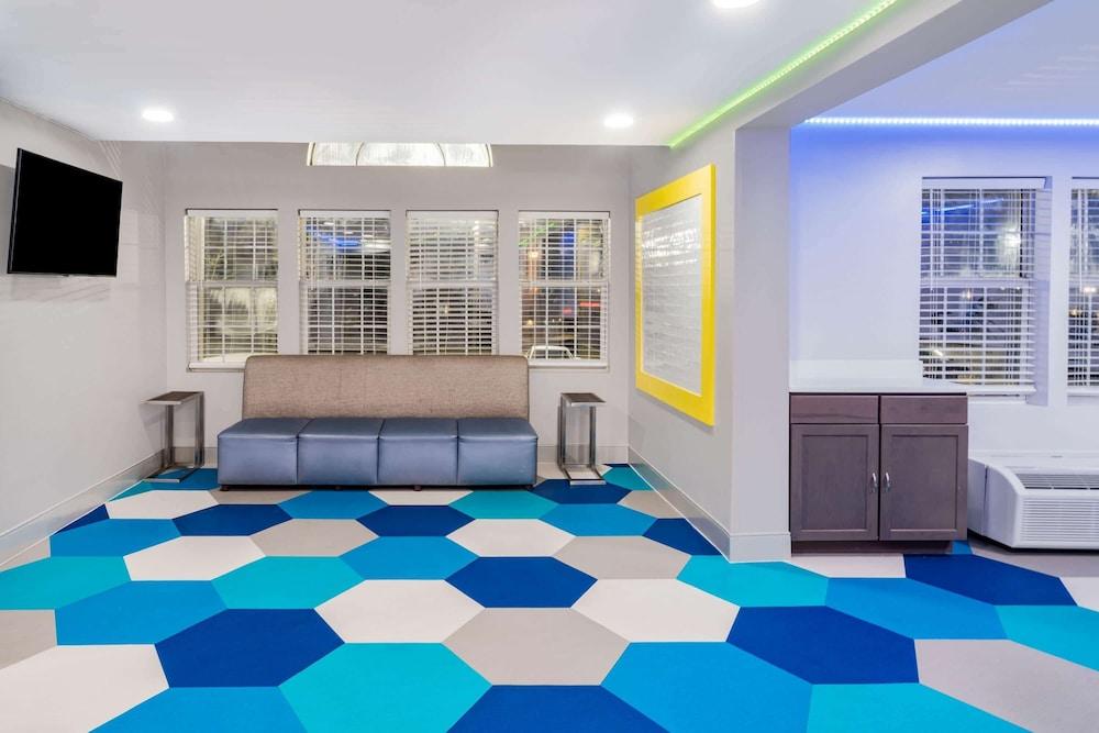 Microtel Inn by Wyndham Athens photo 2