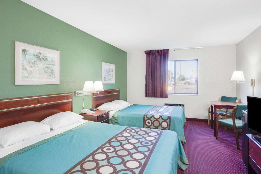 Super 8 by Wyndham Kennett photo 6
