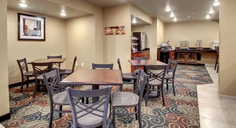 Cobblestone Inn & Suites - Altamont photo 3