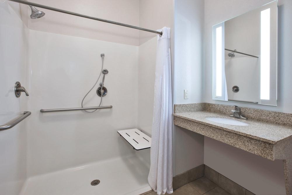 Holiday Inn Express Hotel & Suites Niles by IHG photo 25
