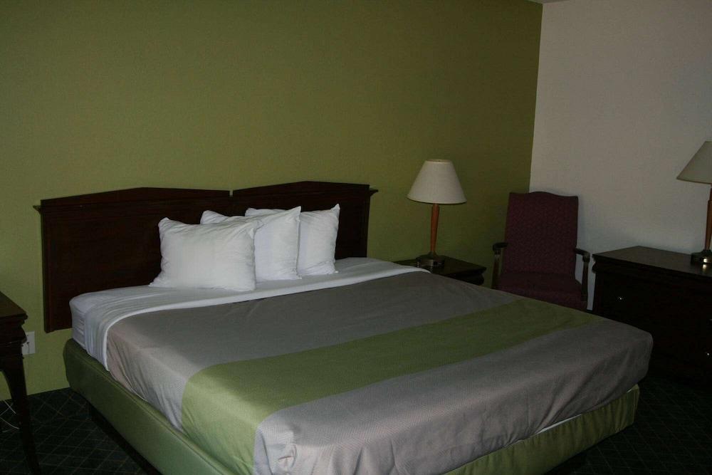 Travelodge by Wyndham Roanoke photo 3