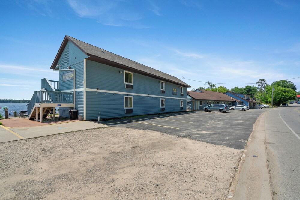 Fife Lake Lodge photo 1