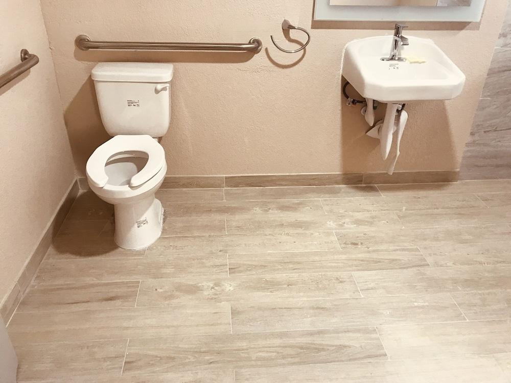 Tropical Inn & Suites photo 90