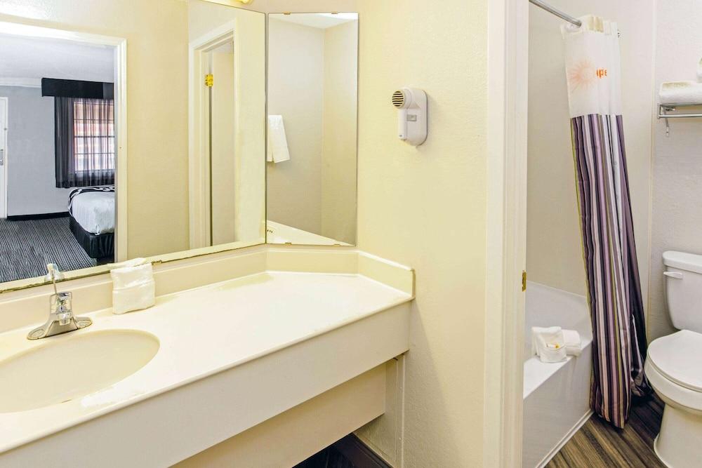 La Quinta Inn by Wyndham Wichita Falls photo 27