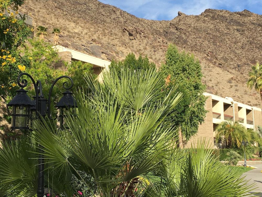 GetAways at Palm Springs Tennis Club photo 21