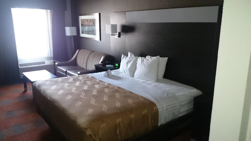 Quality Inn & Suites Stuttgart North photo 13