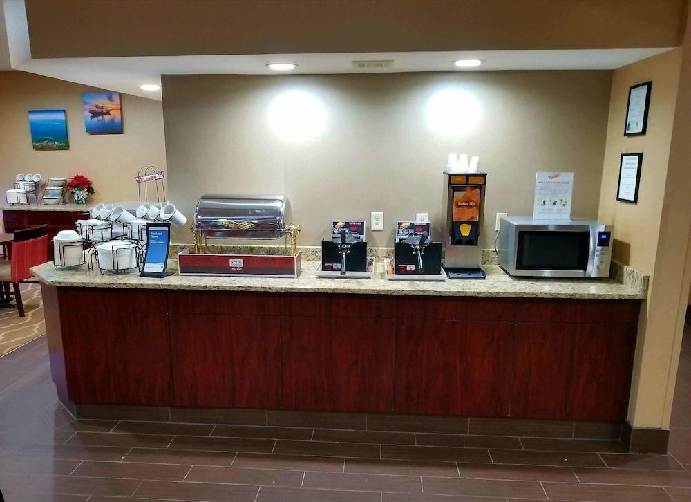 Comfort Inn, Erie - Near Presque Isle photo 37