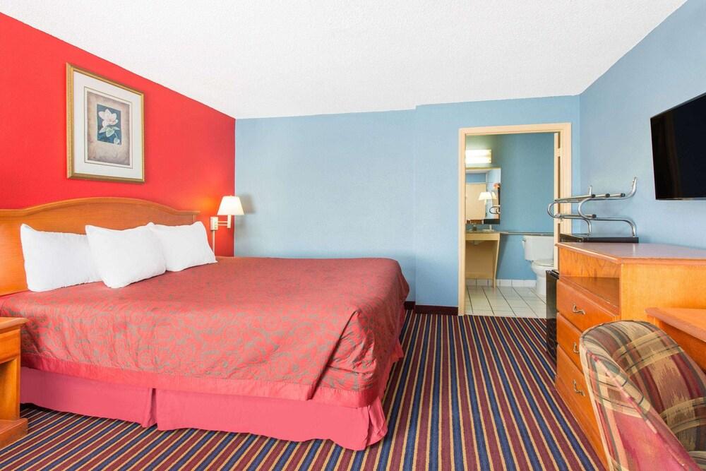 Days Inn by Wyndham Albany photo 8