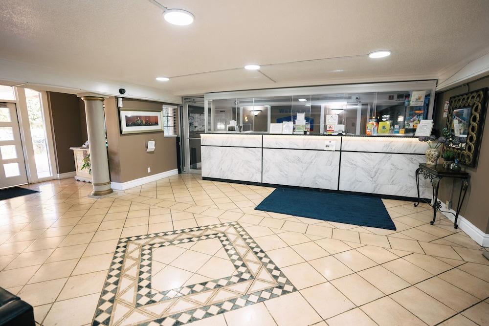 Guest Inn & Suites photo 2