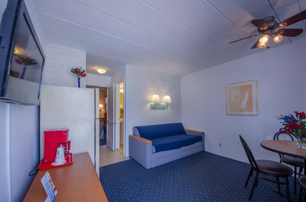 Compass Family Resort photo 12