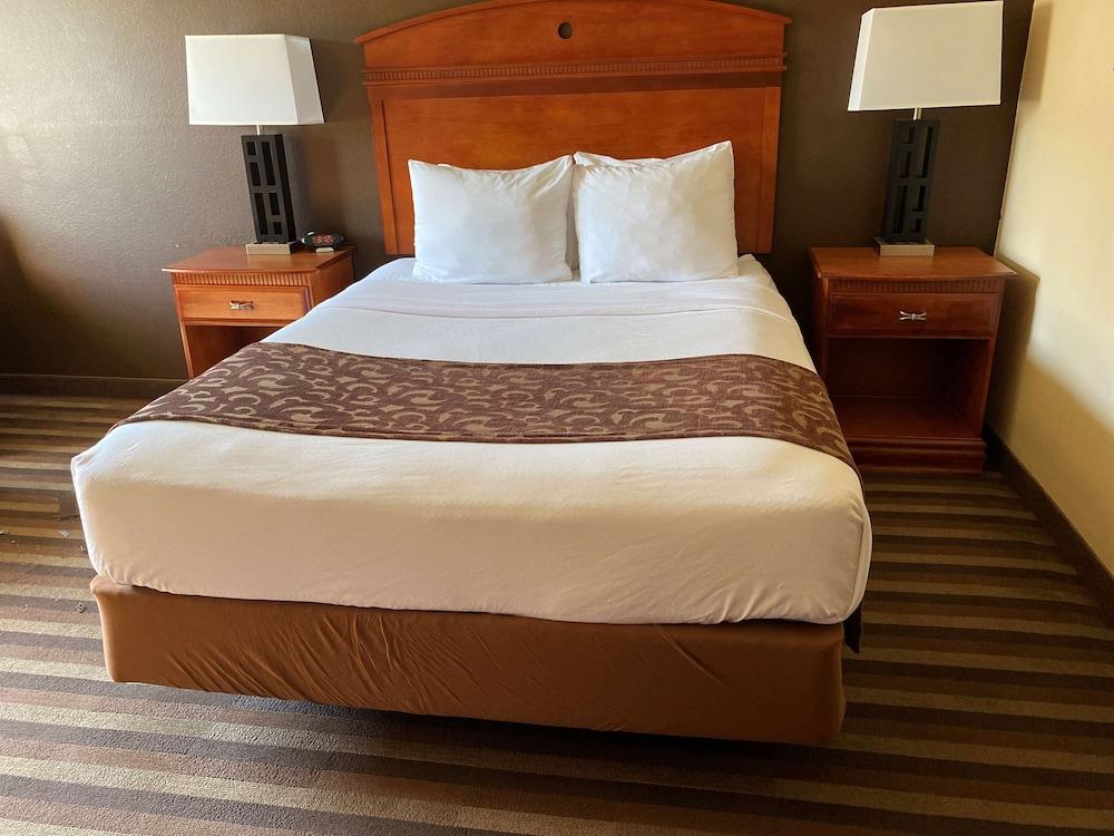 Best Western Manhattan Inn photo 16