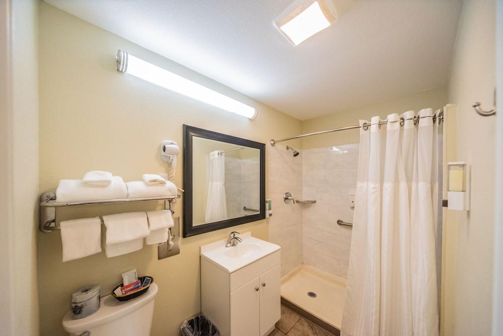 Relax Inn & Suites photo 36
