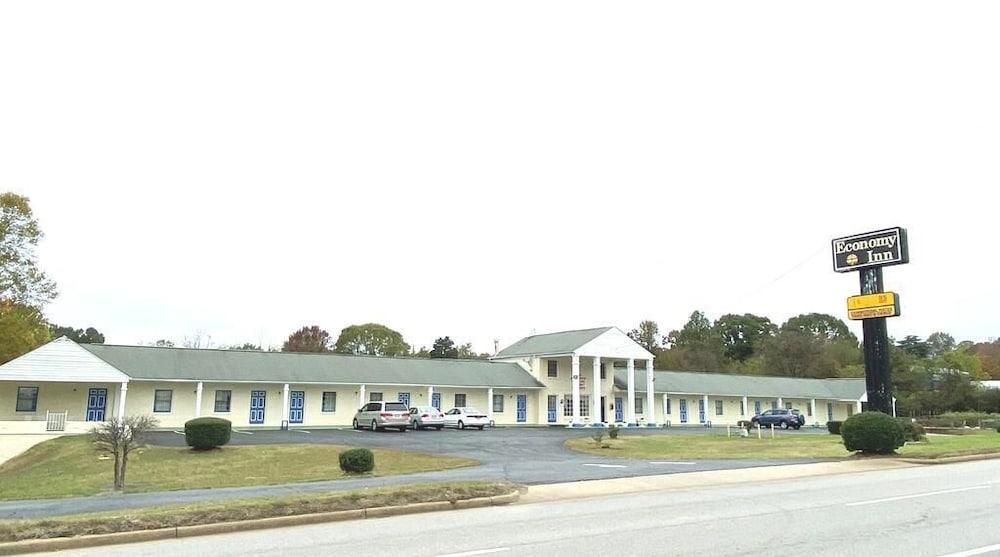 OYO Hotel Economy Inn US-29 Danville photo 1