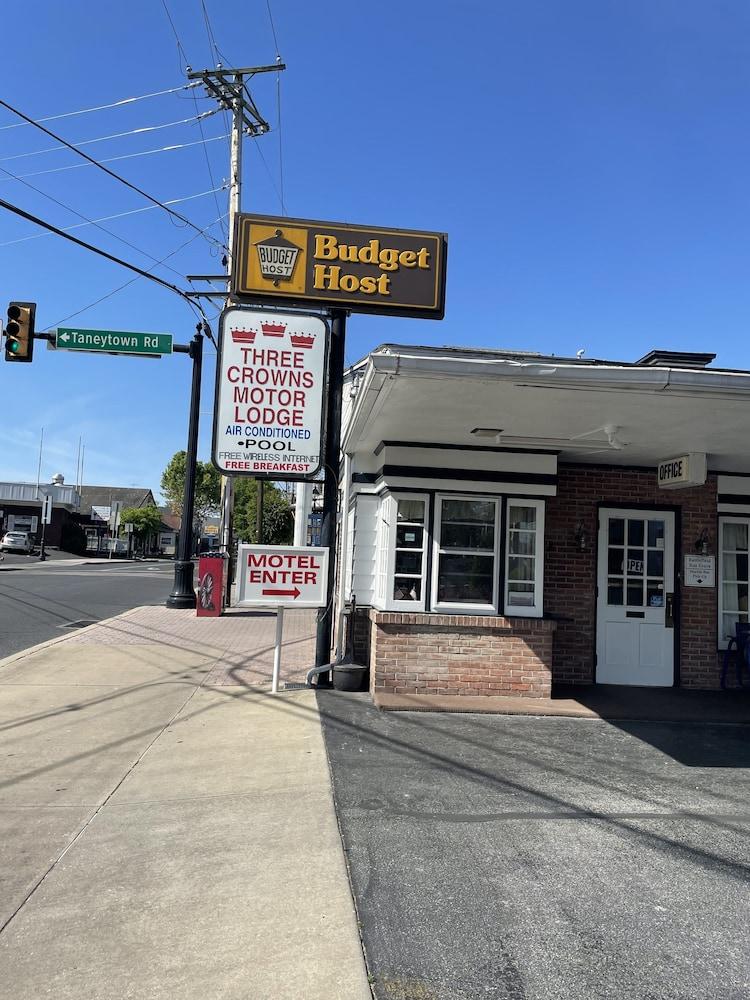 Budget Host Three Crowns Motor Lodge photo 1
