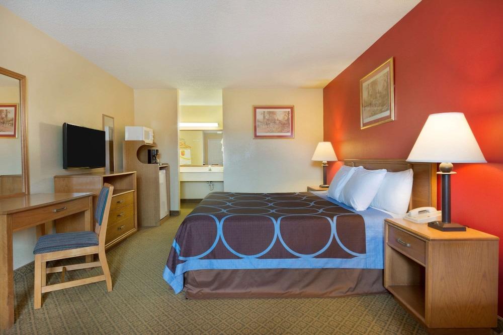 Super 8 by Wyndham Lancaster photo 7