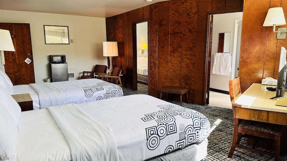 Curly Redwood Lodge photo 27