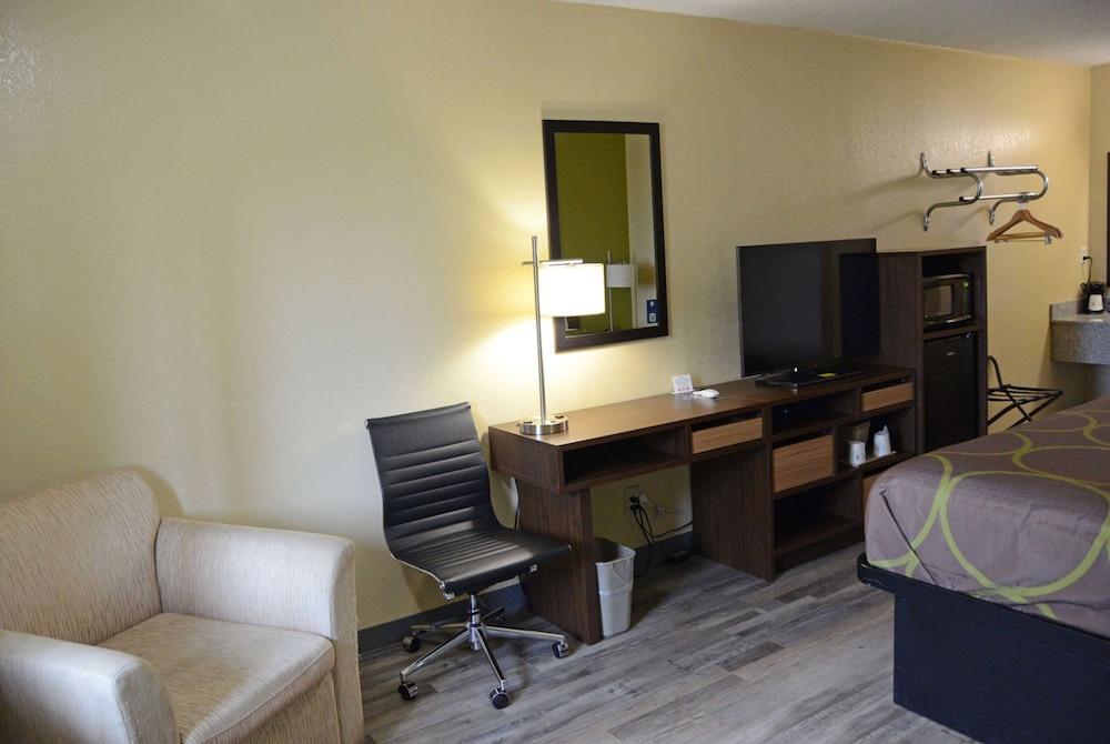 Super 8 by Wyndham Lafayette / Purdue Area photo 3