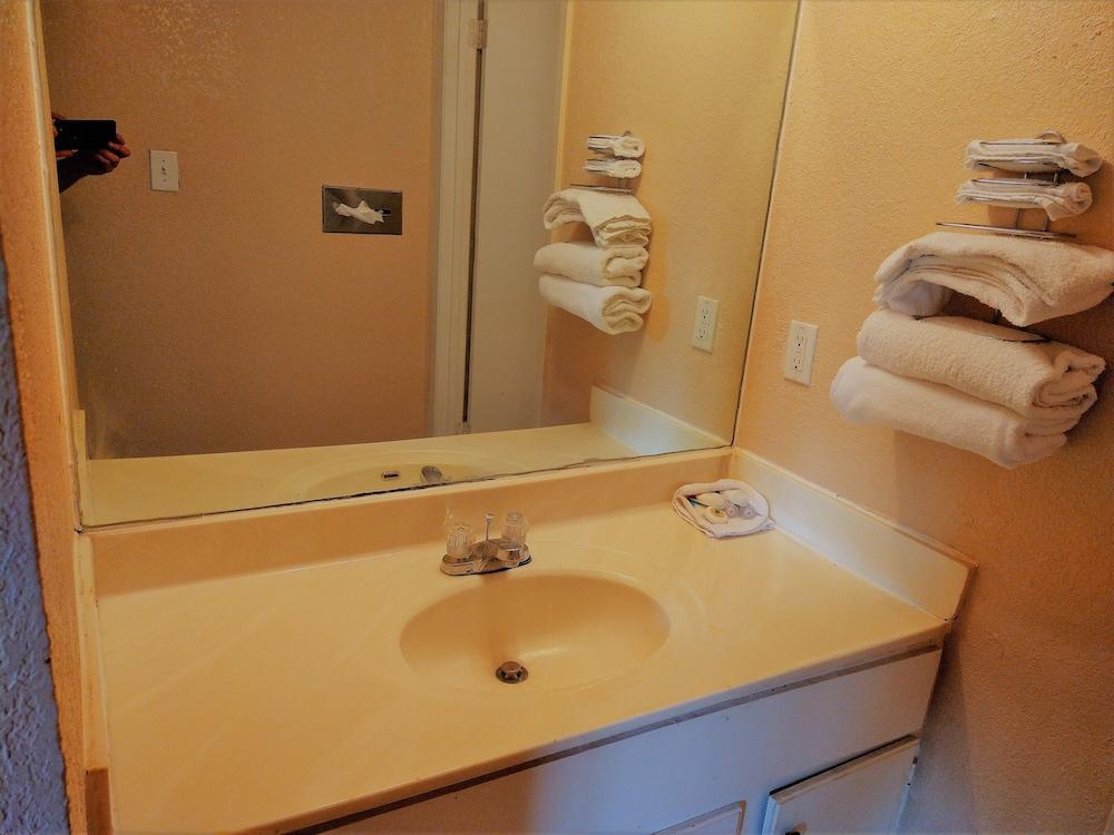Grand View Plaza Inn & Suites photo 44