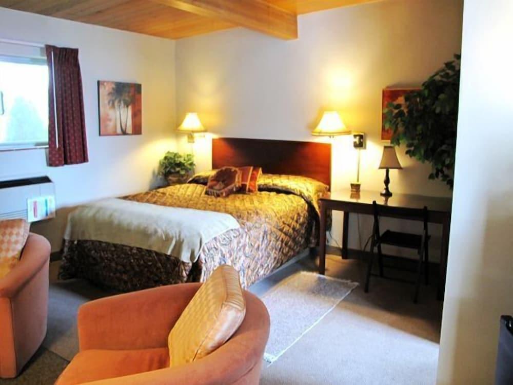 Hudson Manor Inn photo 12