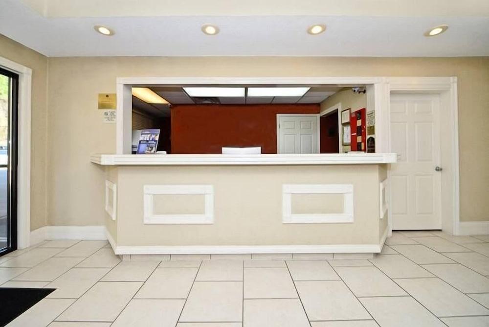 Manchester Heritage Inn And Suites photo 2
