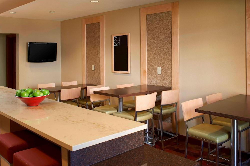 Sonesta Simply Suites Detroit Novi photo 48