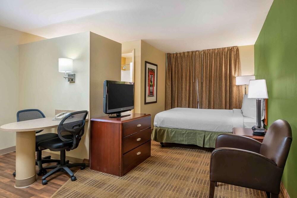 Extended Stay America Suites Indianapolis Northwest I465 photo 6