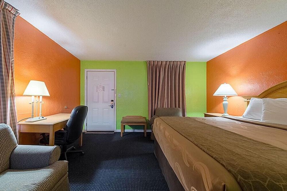 Highway Inn photo 14