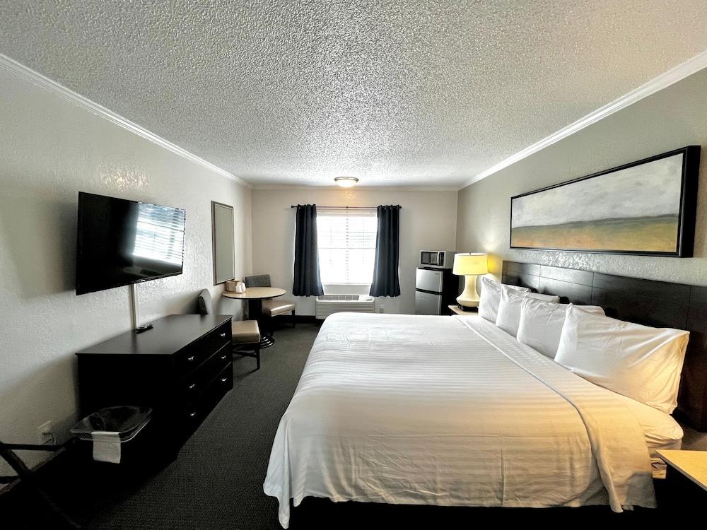 At Home Inn & Suites photo 30
