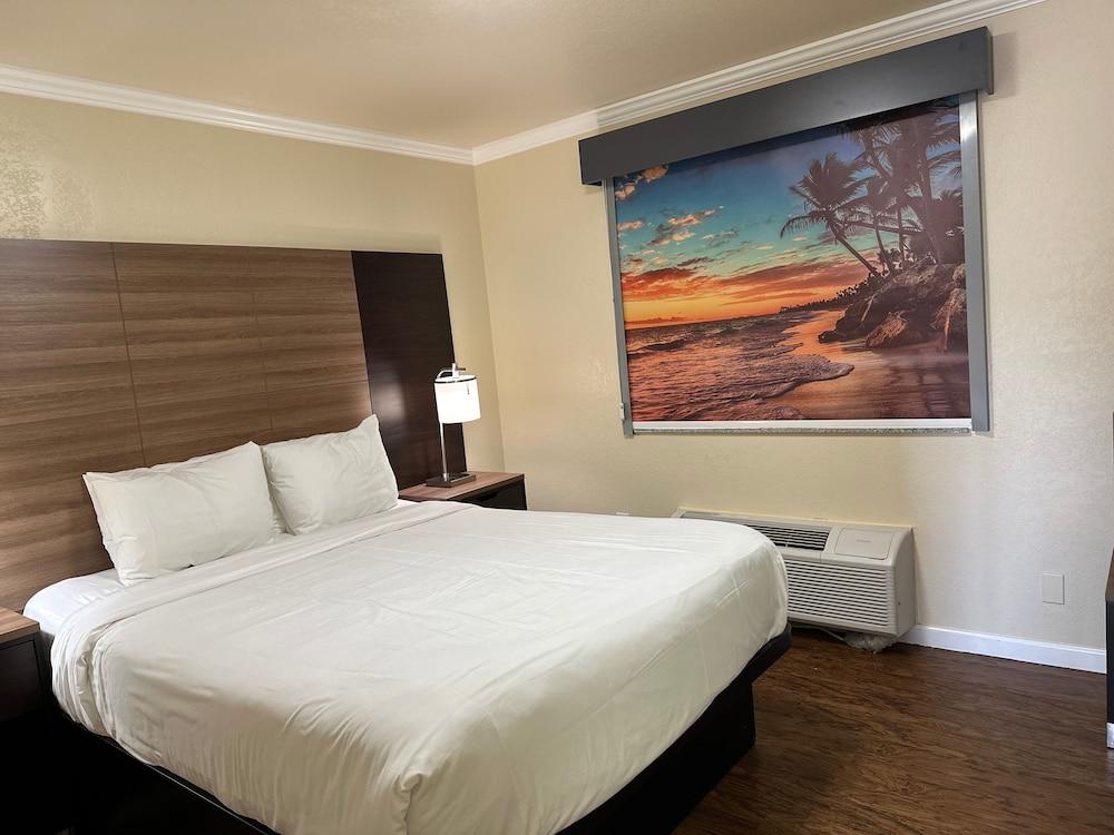 Beachwalker Inn and Suites photo 6